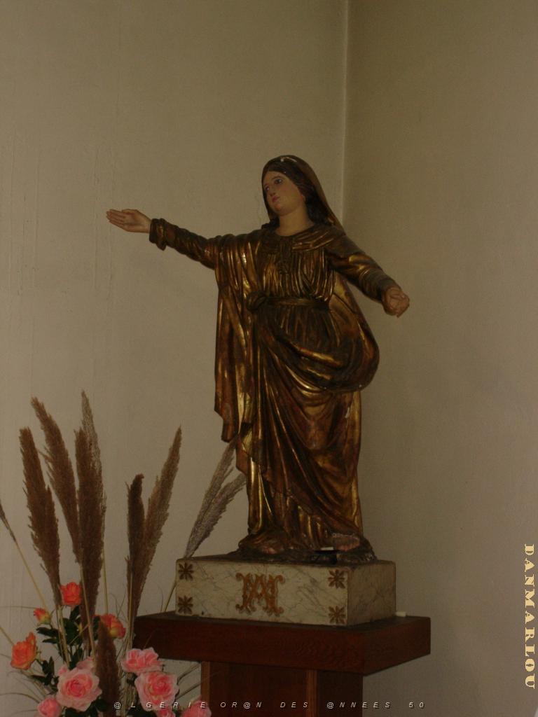 ORAN 10 2005 060 NOTRE DAME DU SALUT QUI TIENT LIEU DE CATHEDRALE.JPG